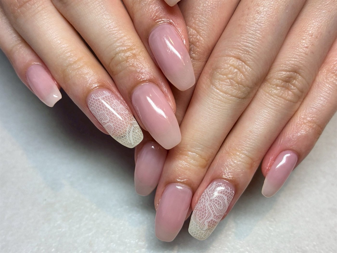 艶のあるピンクベージュの美フォルムワンカラーネイル